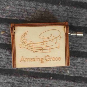 Caja de Música de Madera con Manivela, Diseño Religioso, Regalo Promocional, Stock de Fábrica - Product Image 5