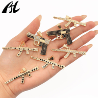 Collier pendentif pistolet en laiton doré avec zircon AK-47, bijoux hip-hop pour hommes