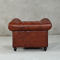 Canapé club Chesterfield capitonné en cuir véritable vintage |   Meubles de salon de style européen moderne du milieu du siècle, faits à la main