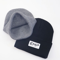 Bonnet tricoté côtelé à revers en acrylique couleur unie avec étiquette tissée personnalisée, style streetwear, chaud pour l'hiver, vente en gros