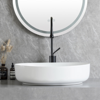 Lavabo de salle de bain en céramique de surface solide de luxe moderne en stock, lavabo ovale à poser sur le comptoir, lavabo en porcelaine pour hôtel