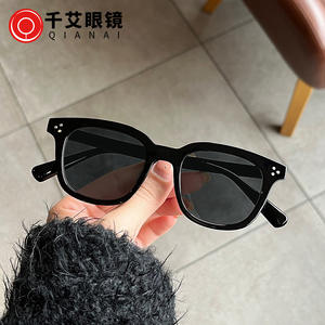 Lunettes de soleil rétro Qianai, monture noire en PC, UV400, lunettes rondes tendance pour femmes avec rivets à points - Product Image 1