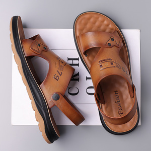 Sandalias planas para hombre, suela gruesa, suela suave, zapatos de playa, color marrón, informales, sin cordones, con logotipo en relieve 79 - Product Image 4