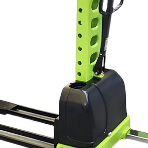 Apilador Eléctrico Autoelevable YCMG con Certificación CE, Capacidad de 1000 kg, Transpaleta Eléctrica Portátil para Logística - Product Image 6