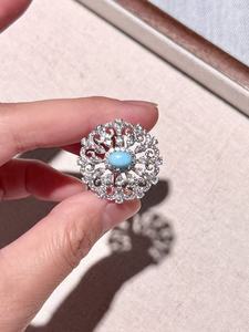 Anillo UM Jewelry 925 de plata con zafiro azul cultivado en laboratorio y circonita blanca, estilo Versailles, para uso diario unisex. - Product Image 4
