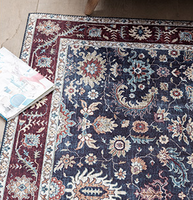 Tapis de style oriental en bleu foncé à motifs floraux, Arabie Saoudite