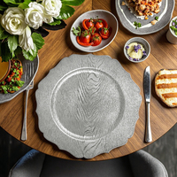 Assiette moderne écologique en plastique acrylique à grain de bois de 13 '', plat de charge en or rose et argent, motif de fleurs classiques pour la maison