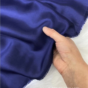 100% <span class=keywords><strong>soie</strong></span> Habotai plaine teint pur <span class=keywords><strong>soie</strong></span> tissu Habutai tissu 8mm 44 ''<span class=keywords><strong>soie</strong></span> Habotai tissu pour peinture - Product Image 3