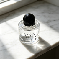Flacon de parfum en verre transparent minimaliste, vente en gros, logo personnalisé, vide, 50 ml, 100 ml, flacon pulvérisateur de parfum avec capuchon noir en forme de dôme