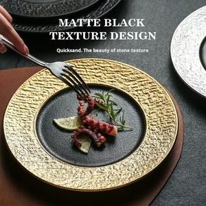 Assiette de table occidentale noire mate de luxe avec texture pierre |   Assiette en céramique commerciale pour hôtel, restaurant et restauration fine - Product Image 1