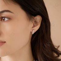 Gemnel Pendientes de Plata 925 con Circonitas Cúbicas Transparentes de Corte Mixto, Diseño Curvo, Estilo Escalador, Multiestilo, con Clip y Tipo Broche, Joyería Minimalista