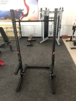 Half Rack Power Rack avec crochets en J et bras de sécurité, barre de traction, équipement de musculation pour salle de sport commerciale et usage domestique