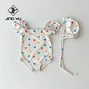 Ensemble de maillot de bain 3 pièces de haute qualité, maillot de bain pour enfants en Econyl, imprimé à pois, design une pièce avec capuche - Product Image 6