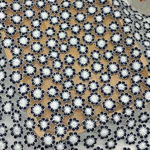 高品质纯色刺绣面料 网眼面料 小花朵刺绣 女式夏季服装 - Product Image 4