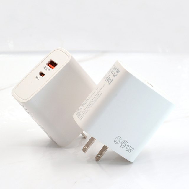 New Trending Custom Wholesale Large Power GaN PD 65W Type C Super Fast Charging Portable Cell Phone Charger for MacBook Laptop