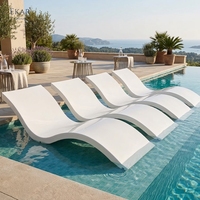 Chaise longue de piscine moderne de luxe en fibre de verre en forme de S pour villa et complexe hôtelier