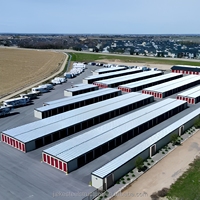 Structure de bâtiment préfabriquée en acier à assemblage rapide et économique, avec cadre en acier galvanisé durable pour allées de parc et villas extérieures