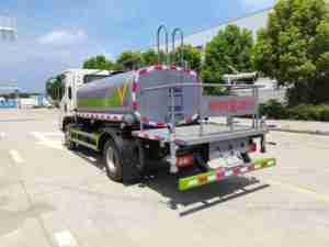 Camión Cisterna FOTON 4x2 de 5000L para Rociar Agua, Control de Polvo Municipal - Product Image 2