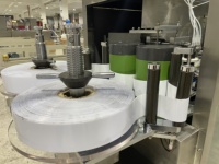 BFS automatique en plastique ampoule liquide remplissage Machine à emballer moteur électrique PLC composants de base 1 an pour boisson chimique
