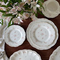 Service de vaisselle en céramique en gros, assiettes et tasses en porcelaine vintage à motifs floraux en relief, assiettes de petit-déjeuner et de dîner, vaisselle de mariage