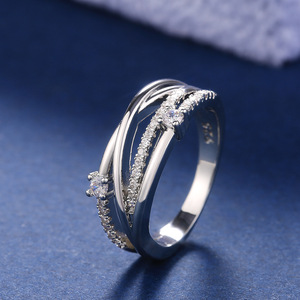 Anello con Linee Geometriche per Donne, Elegante Accessorio Minimalista per Feste e Matrimoni, Regalo - Product Image 4