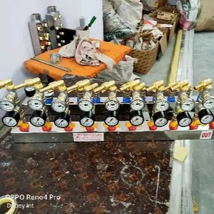 Colector de Agua Dubey International 10 Entradas 10 Salidas con Sistema de Monitoreo de Flujo, Manómetro de Presión y Temperatura, 15 kg, Resistente a la Corrosión - Product Image 1