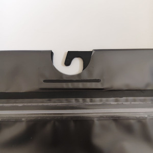 Saco Plástico Preto Stand Up com Zíper e Gancho Frontal Transparente Laminado para Embalagem de Roupas em Poliéster Mylar - Product Image 3