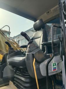 รถขุดตีนตะขาบไฮดรอลิกแบบใช้แล้วพร้อมปั๊มกระปุกเกียร์สำหรับ315D2L ผลิตจากญี่ปุ่นน้ำหนัก17ตัน - Product Image 6