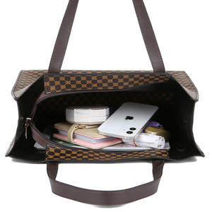 Vente en gros de sac en cuir pour femme Ensemble de quatre pièces tendance Sac à bandoulière imprimé Sac à main de grande capacité Sac de loisirs simple de luxe pour femmes - Product Image 4