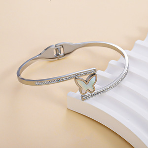 สร้อยข้อมือสแตนเลสคุณภาพดีและทันสมัยสร้อยข้อมือเพทายสำหรับผู้หญิงสร้อยข้อมือผีเสื้อทรงเสน่ห์ - Product Image 6