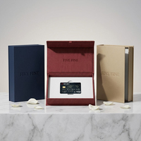 Boîte d'emballage de luxe rouge foncé pour carte VIP - Boîte pour carte de membre - Boîte pour carte-cadeau - Boîtes rigides avec laminage brillant/mat et gaufrage
