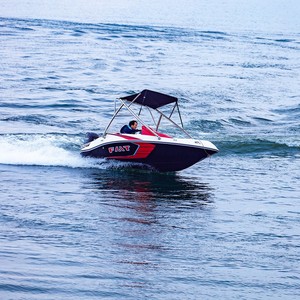 Lancha rápida de fibra de vidrio Fiat de 5.49m, 150HP, a gasolina, con capota bimini para recreación acuática. - Product Image 1