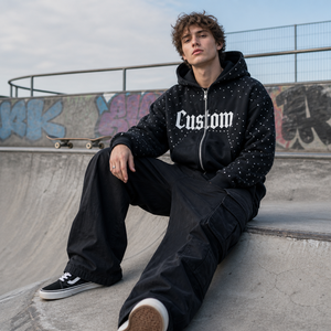 Sweat à capuche zippé noir personnalisé pour homme avec logo à pois sur le devant, style streetwear, coupe oversize, manches classiques, en molleton respirant - Product Image 1
