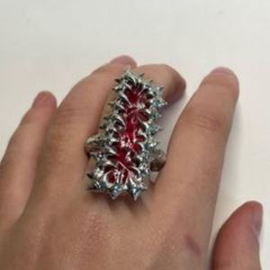 Conjunto de Joyería Gótica Abstracta Hecha a Mano con Colgante de Sirena, Collar con Perlas, Anillo Decorativo de Metal Líquido con Forma de Cuerno y Anillos de Alabastro - Product Image 4