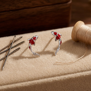 Boucles d'oreilles clous en argent sterling 925 de luxe avec zircon, motif poisson Koi, pour femme, bijoux animaux tendance pour usage quotidien et décontracté - Product Image 1