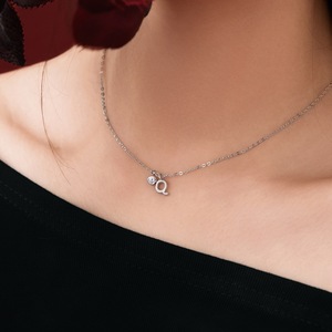 Nuova Collana Dylam con Lettera dell'Alfabeto 'Q' in Zirconia Cubica Placcata in Rodio, Collana Personalizzata con Iniziale <span class=keywords><strong>per</strong></span> Donne - Product Image 5