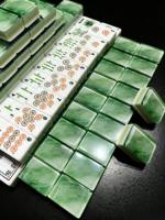 Jeu de Mahjong américain 4 couches en marbre vert forêt, 160 tuiles en acrylique gravées à l'intérieur avec motifs floral, paon et ours