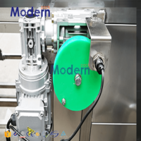 Ligne de rinçage, remplissage et bouchage automatique pour bidons d'eau en plastique de 5 gallons, avec pompe de précision 2 ml pour la production de boissons