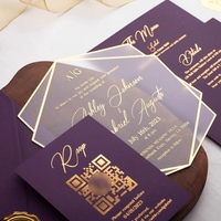 Ensemble d'invitations de mariage hexagonales en acrylique avec code QR RSVP, design moderne, violet prune et dorure à chaud, finition givrée
