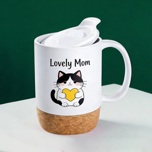 Tazza in Ceramica 'Migliore Mamma' con Coperchio - Design con Gatto che Tiene un Cuore, Base in Sughero, Regalo per la Festa della Mamma per Amanti dei Gatti - Product Image 4