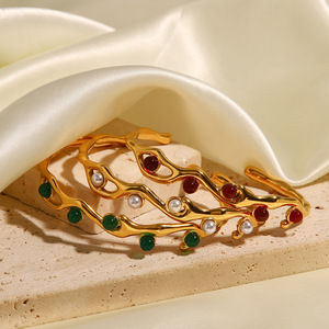 กำไลข้อมือสแตนเลสชุบทอง 18K รุ่น SZ062 ดีไซน์กิ่งไม้ธรรมชาติ พร้อมจี้ห้อย  ไม่ก่อให้เกิดอาการแพ้ ไม่หมองคล้ำ - Product Image 1