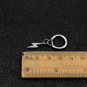Boucles d'oreilles pendantes personnalisées en forme de éclair, design simple et original, unisexe, bijoux tendance, vente en gros - Product Image 5