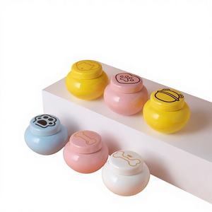 Urna Funeraria Redonda Hecha a Mano para Mascotas (Perros y Gatos) con Frasco Sellado para Recolección de Pelo y Artículos Funerarios Conmemorativos - Product Image 1