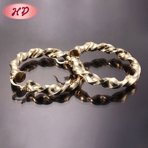 Nuevos <span class=keywords><strong>Aretes</strong></span> <span class=keywords><strong>de</strong></span> Aro Grandes <span class=keywords><strong>de</strong></span> Moda en <span class=keywords><strong>Oro</strong></span>, Precios en Pakistán - Product Image 4
