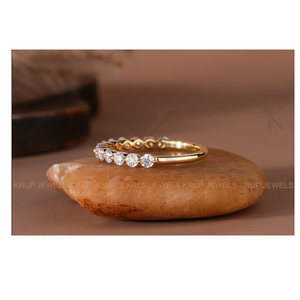 Anillo de Platino de Media Eternidad con Diamantes de Corte Redondo, Elegante Anillo de Boda Apilable para Mujer, Joyería Fina, Regalo de Lujo - Product Image 5