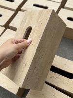 Porte-mouchoirs en travertin naturel design avec finition polie à la main pour l'esthétique de la chambre