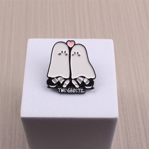Huy hiệu bắt mắt với họa tiết Cặp đôi ma, phù hợp với những người có ý thức thời trang Thành thẩm mỹ dễ thương Gothic. - Product Image 4