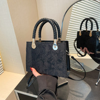 2025 nouvelle mode et sacs de créateurs de luxe tissé poignée supérieure sacs à bandoulière femmes élégant et élégant carré sac à main