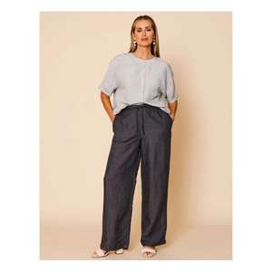 Pantalons décontractés modernes pour femmes, avec une silhouette décontractée, une construction légère et une coupe confortable pour un port polyvalent - Product Image 1
