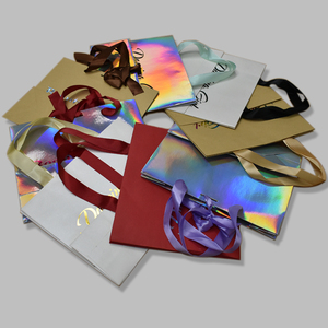 Borsa per lo Shopping in Carta Olografica di Lusso con Logo Personalizzato per Abbigliamento, Vendita all'Ingrosso e al Dettaglio - Product Image 2